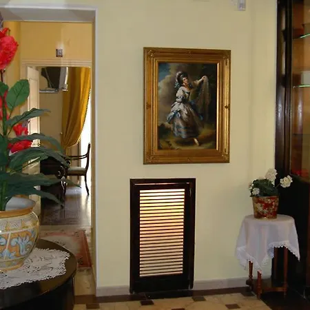 Aurora Hotel